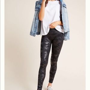 SPANX black camo leggings Size L